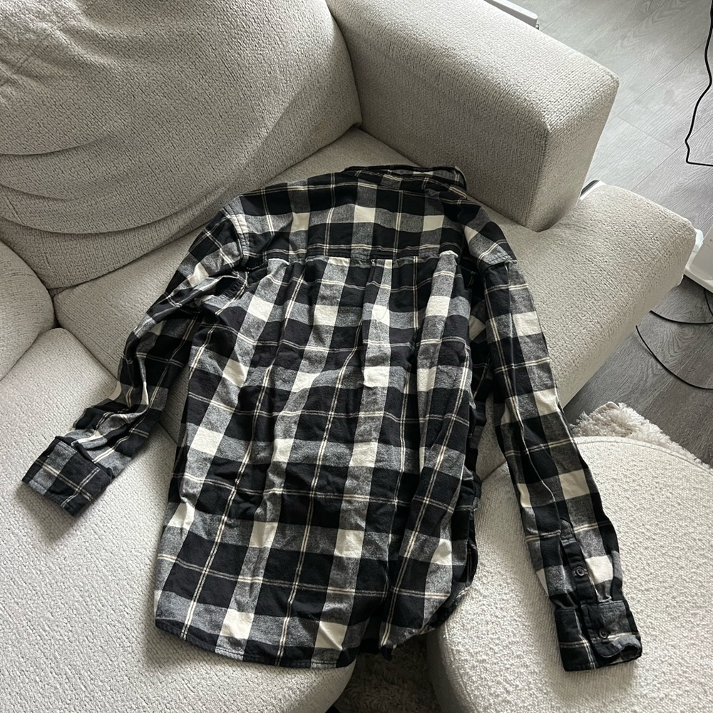 Universal Thread Oversized Flannel - Picture 3 of 3